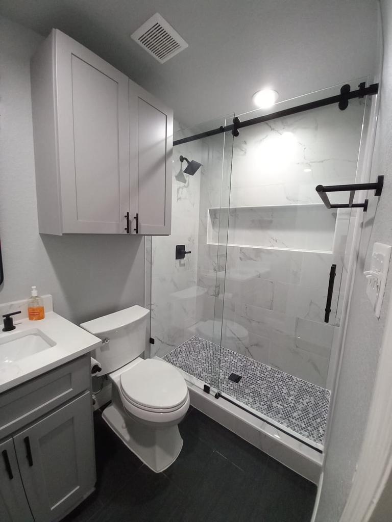 Bathroom Remodeling Services: Stunning & Affordable Solutions in 77012 Houston TX